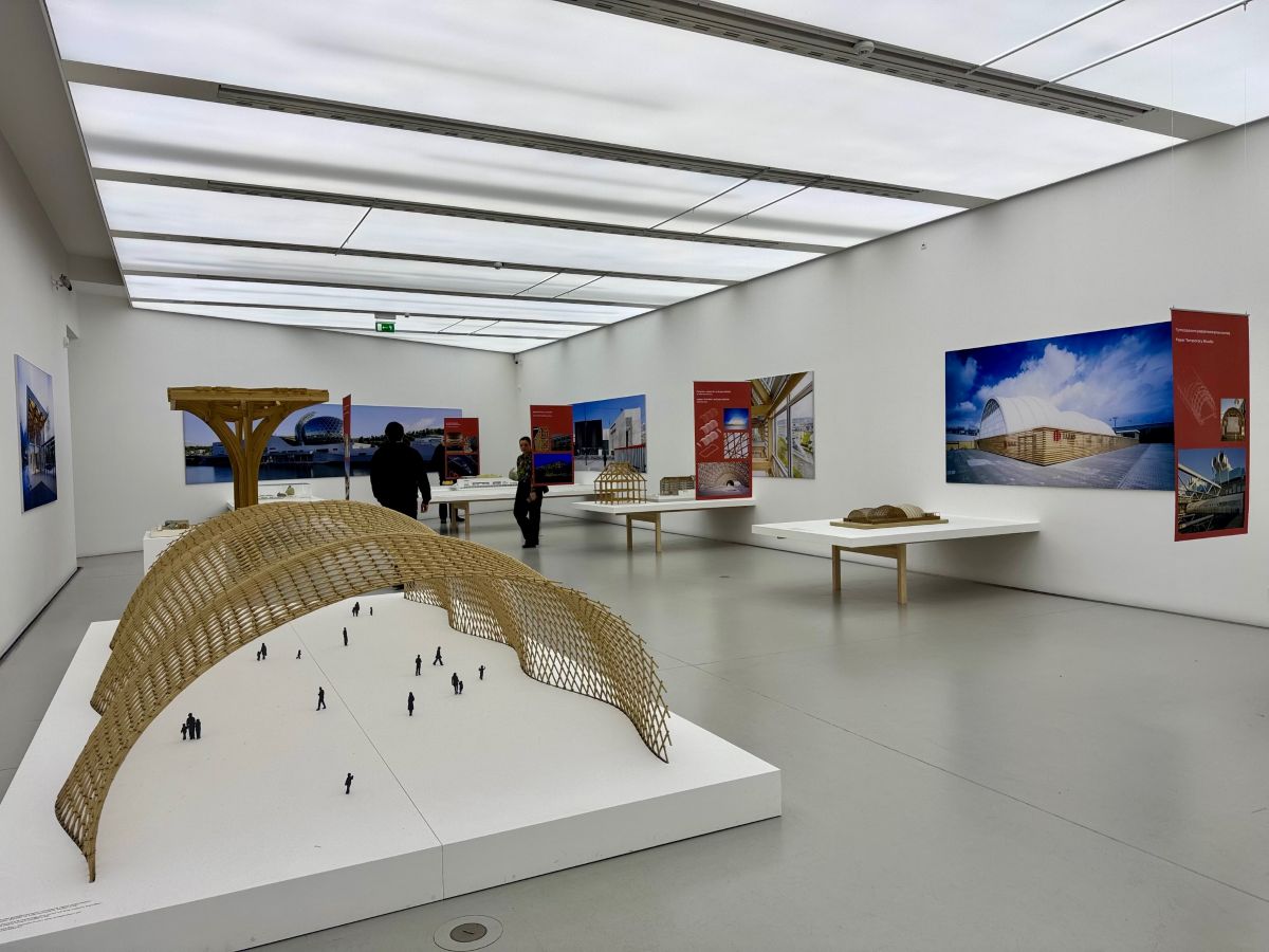 Shigeru Ban. Architektura i działania społeczne